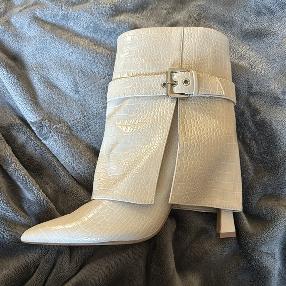 Ankle Boot - Picture 7 of 9